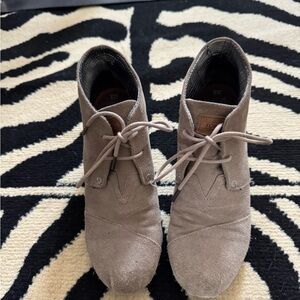 Toms Women's Gray Lace-Up Boots